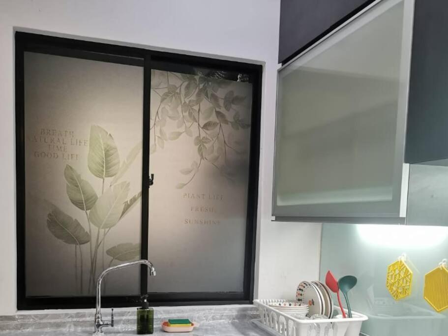 Permas 14min To Midvalley 10pax Wifi Tv Box 4broom Apartemen Johor Bahru
