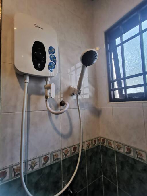 Apartemen Permas 14min To Midvalley 10pax Wifi Tv Box 4broom *