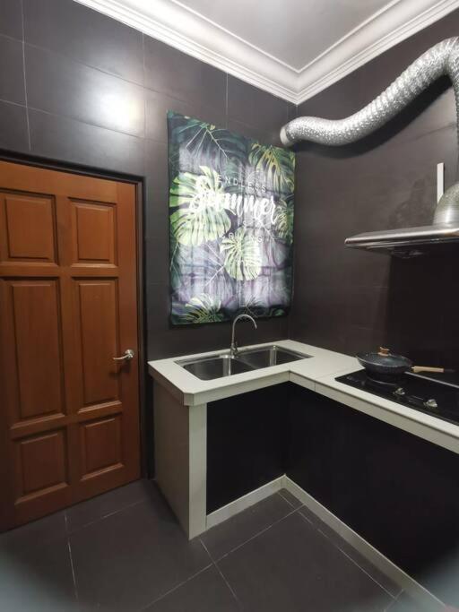 Permas 14min To Midvalley 10pax Wifi Tv Box 4broom *