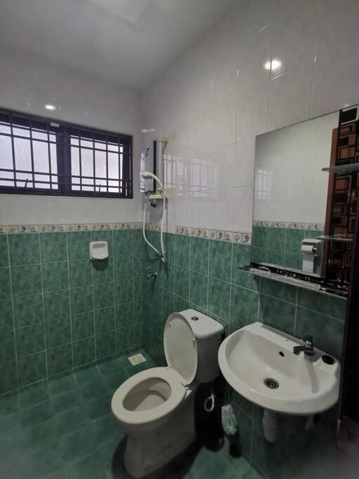 Apartemen Permas 14min To Midvalley 10pax Wifi Tv Box 4broom Johor Bahru