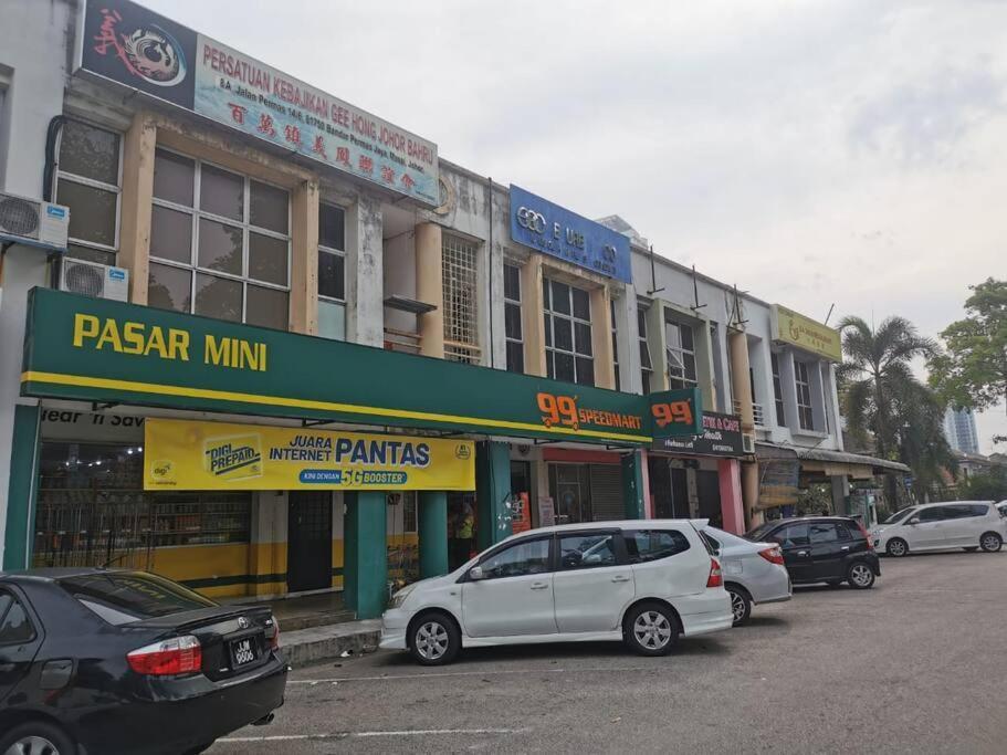 Permas 14min To Midvalley 10pax Wifi Tv Box 4broom * Johor Bahru