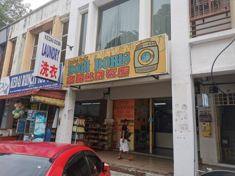 Permas 14min To Midvalley 10pax Wifi Tv Box 4broom Apartemen