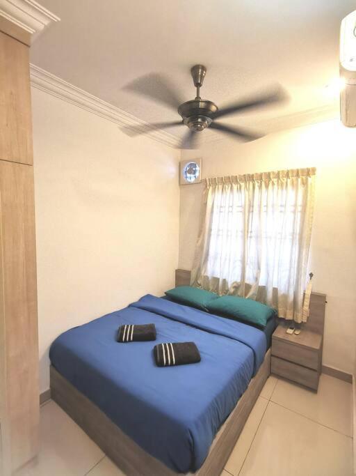 Permas 14min To Midvalley 10pax Wifi Tv Box 4broom Apartemen