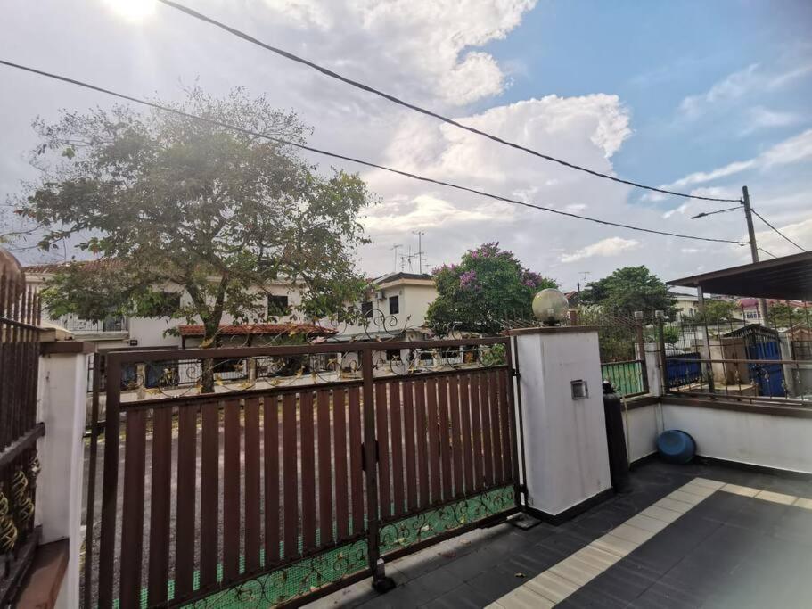 Permas 14min To Midvalley 10pax Wifi Tv Box 4broom Apartemen Johor Bahru